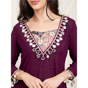 Ensemble en mousseline tissée à manches longues, uni et imprimé, couleur bordeaux, pour femmes, occasions indo-occidentales - Product Image 2