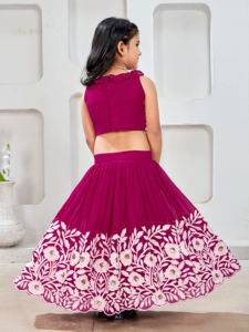Ensemble Lehenga Choli ethnique pour filles Shoryam Fashion, magnifique Ghagra Choli rose Rani à motifs floraux, bord festonné, détails en sequins, pour les fêtes - Product Image 2