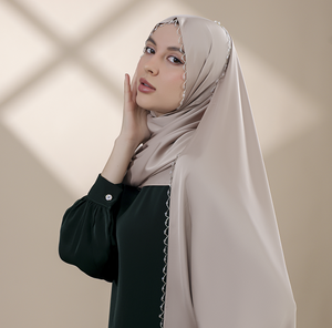 Hiyab de Satén con Dobladillo de Diamantes y Costura Invisible, Pañuelo Musulmán Liso, Venta al por Mayor de Fábrica, Diseño Personalizado, Tamaño y Logotipo - Product Image 3