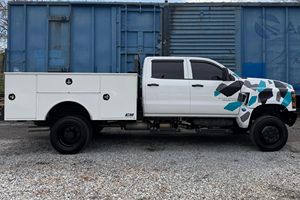 Voiture d'occasion fiable Chevrolet Silverado 4500HD Crew Cab 4x4 2024 - Product Image 3