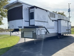 Excelente, en perfecto estado, usado, nuevo 2025 Forest River Wildwood Heritage Glen R-o-o-s-t43 - Product Image 4