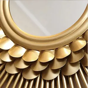 Miroir mural en fonte d'aluminium avec cadre doré de forme unique Décorations pour la maison de la collection Luxury Home - Product Image 4