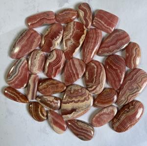 หินคริสตัลโรโดโครไซต์สีชมพูธรรมชาติขัดเจียระไนแบบอัญมณีหลวมกำหนดขนาดเองสำหรับรักษารูปร่างผสม - Product Image 2