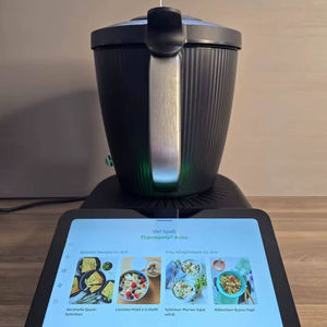 ซื้อ 2 แถม 1 เครื่องผสมอาหารไฟฟ้า Vorwerk Thermomix TM7 ควบคุมผ่านแอป พร้อมโถผสม PU สำหรับสับและปรุงอาหาร ใช้ในบ้าน (รุ่น US) - Product Image 1