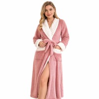 Peignoir en polaire doux rose et blanc contrasté avec logo personnalisé pour la vente en gros et le service OEM professionnel