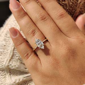 Anillo de compromiso con diamante marquesa y banda elegante cónica, engaste de 6 garras, claridad VS, certificado IGI - Product Image 2
