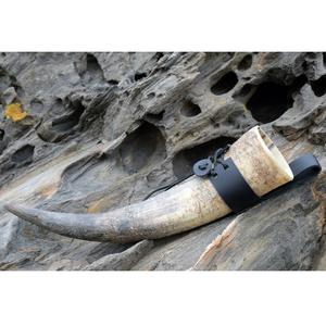 Cuerno vikingo personalizado hecho a mano copa de cuerno natural para eventos medievales - Product Image 2