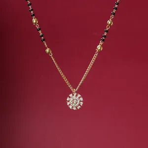 Collier pendentif en cristal plaqué or 22 carats pour femmes avec design floral, chaîne à perles, bijoux classiques à porter au quotidien - Product Image 2