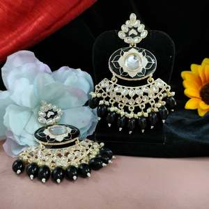 Boucles d'oreilles Kundan peintes à la main avec perles suspendues Appel royal intemporel pour les occasions festives Mariages Bijoux pendants à la mode - Product Image 5