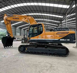 Excavatrice sur chenilles Hyundai 300LC-9S d'occasion, 30 tonnes, moteur de composant principal de la construction chinoise, garantie d'un an, haute efficacité opérationnelle - Product Image 1