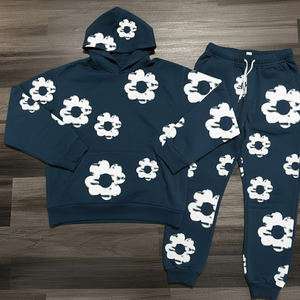 Ensemble de survêtement tendance pour homme avec imprimé en relief, comprenant un sweat à capuche et un pantalon de jogging, survêtement en denim déchiré avec imprimé en relief pour homme à prix avantageux - Product Image 1