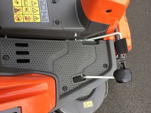 Tondeuse autoportée Husqvarna R 214T pas chère - Product Image 3