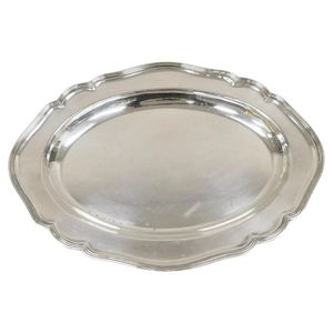 Elegante Bandeja Ovalada Plateada para Servir, Estilo Vintage, Borde Festoneado, Plato Clásico Decorativo de Metal para Buffet, Hogar y Eventos - Product Image 1