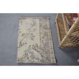 Tapis en laine beige vintage à motifs floraux 1,8 x 2,6 pieds, fait main, patchwork, design rectangulaire, salle à manger, écologique, poils moyens, soie de bambou - Product Image 1