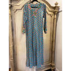 Vestido Casual de Verano con Cintura Elástica, Estampado Floral, Transpirable, Estilo Lindo, Tallas XL 2XL Mín. Pida 2 piezas-SUMMER GARDEN 2 - Product Image 2