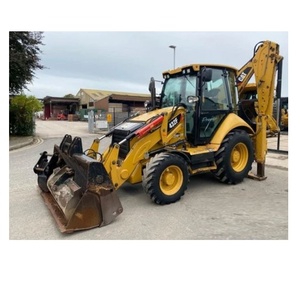 Machine CAT 440 d'occasion fiable, équipée d'une pelle télescopique, d'un système hydraulique auxiliaire et d'une cabine d'opérateur fermée - Product Image 2