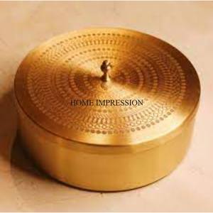 Maison Et Hôtels Table à manger Centre de table Chapati Roti Stockage et service Casseole en bois avec couvercle et base en plaqué or - Product Image 3