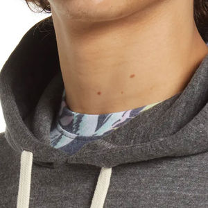 Sweat à capuche en coton à porter tous les jours avec corps uni et manches longues, le format pull prend en charge les patchs ou logos personnalisés. - Product Image 4