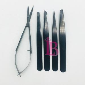Offre Spéciale : Kit de Pinces à Épiler Noires pour Sourcils – Droites et Inclinées, Très Demandées, Personnalisables avec Votre Logo, Pinces Pointues Noires et Ciseaux à Ressort - Product Image 1