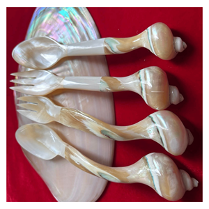Cuillère en nacre, ustensile artisanal en coquille de nacre pour la restauration gastronomique, le service de desserts et les cuisines domestiques, Vietnam - Product Image 1