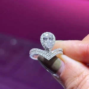 Anillo Halo en Forma de Pera con Diamante de Laboratorio Certificado por IGI de 1.40 Quilates, Color DEF, Claridad VVSVS - Product Image 3