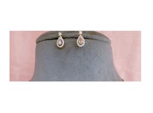 ชุดสร้อยคอพร้อมต่างหูประดับเพชร CZ ดีไซน์ทันสมัย สีทองเงิน สำหรับผู้หญิง สวมใส่ในงานปาร์ตี้ - Product Image 3