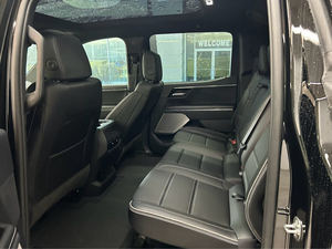 G-M-CC S-i-e-r-r-a E V Denali Crew Cab (Autonomie étendue) 2025, boîte de vitesses automatique e4WD, titre propre, sans accident, faible kilométrage - Product Image 6