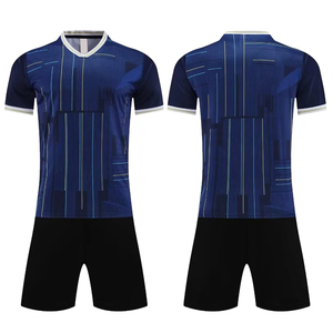 Conjunto de Camiseta y Pantalones Cortos de Fútbol Personalizados con Impresión Digital, Transpirables, 100% Poliéster, Cuello en V, Fusión sin Costuras en la Parte Delantera, Secado Rápido, Nueva Llegada - Product Image 1