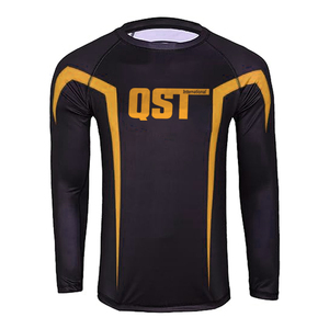 T-shirt Rash Guard unisexe en polyester et élasthanne respirant, imprimé sur mesure, contrôle de l'humidité, protection UV, manches longues, 120g, OEM - Product Image 5