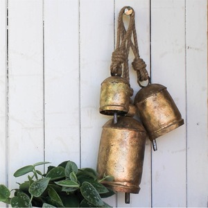 ระฆังวัวเหล็กแบบดั้งเดิมสำหรับสัตว์ที่มีรายละเอียดสำเร็จรูปด้วยมือและคลาสสิกมองหาบ้านไร่และโรงนา - Product Image 4