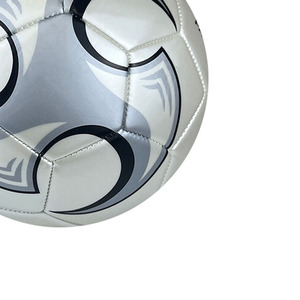 Ballons de football personnalisés 100% PU haute vente disponible dans toutes les couleurs et tailles Logo personnalisé et Design BALLES HYBRIDES - Product Image 2