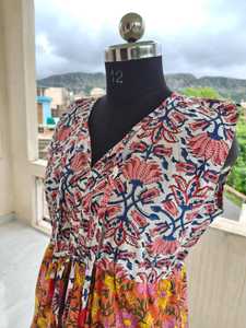 ชุดเดรสอินเดียแบบไม่มีแขน พิมพ์ลายด้วยมือ ผ้าฝ้ายทรงสเก็ตเตอร์ ใส่สบาย น้ำหนักเบา สำหรับผู้หญิง - Product Image 4