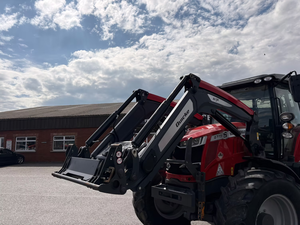 Tractor Usado Massey Ferguson MF 6715S 4WD para Uso Agrícola, Confiable y Listo para Trabajar - Product Image 3