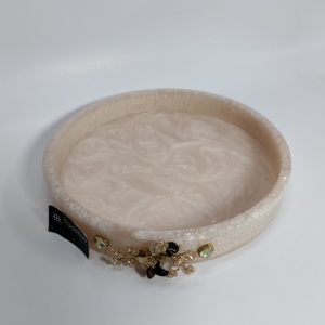 Bandeja de madera de resina epoxi de diseño moderno hecha a mano para ideas de regalo únicas y celebraciones especiales por Tradebyd - Product Image 2