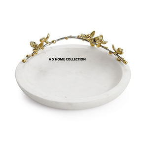 Bandeja de servicio de metal con mango lateral con diseño de forma de flores elegante con textura martillada Color dorado para suministros para eventos - Product Image 6