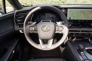 Gran Oferta, Excelente Estado: Lexus RX 500h F Sport 2023, Listo para Enviar - Product Image 5