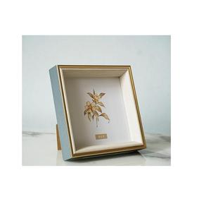 Cadre photo en bois naturel poli pour mur de salon offrant une inspiration de décoration intérieure éco durable - Product Image 1