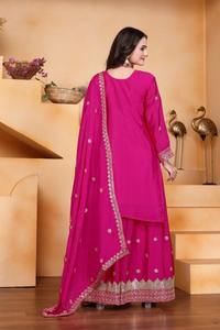 Présentation d'un nouveau costume Sharara en chinon brodé par des designers, avec des broderies de sequins, entièrement cousu avec élastique - Product Image 5