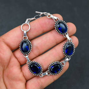 Bracelet de style chaîne en quartz saphir bleu créé à la main en argent sterling plaqué de luxe pour les fiançailles de mariage. - Product Image 1
