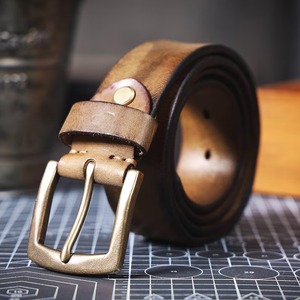 Ceinture en cuir rustique faite à la main de bonne qualité, confortable et réglable avec boucle ardillon classique disponible à la vente - Product Image 6