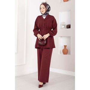 Ensemble Tunique et Pantalon Court Décontracté Deux Pièces Silva en Crêpe Bordeaux, Taille Froncée, Coupe Ample, Haut à Motif Uni en Tricot Côtelé - Product Image 3