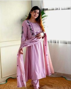 Esta parte superior está hecha de tela de seda Chanderi, estilos de alta calidad estándar, rutina de un color y ropa de fiesta de oficina, traje Salwar y Dupatta - Product Image 2