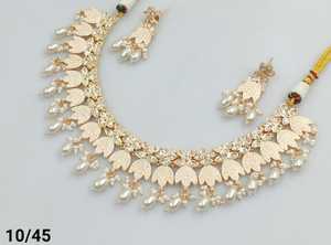 Collier ras du cou indien fantaisie traditionnel Kudan goutte et Motipearl ton or Meenakari Kundan perle avec ensemble de boucles d'oreilles assorties femmes - Product Image 5