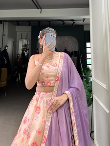 Lehenga choli ผ้าไหมทัสซาร์อินเดียพิมพ์ลายด้วยกระดาษฟอยล์ - Product Image 2