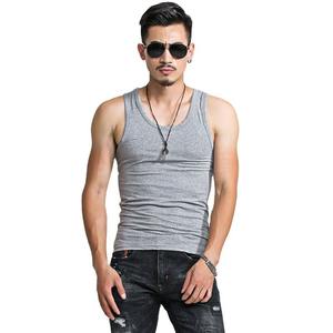 Camiseta sin mangas acanalada esencial para hombre, hecha de una suave mezcla de algodón y spandex que ofrece una silueta ajustada. - Product Image 5