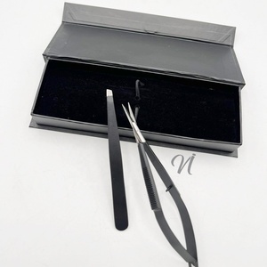 Ensemble de pinces à sourcils personnalisées de qualité supérieure, 100% acier inoxydable, pointe inclinée noire, légères et durables - Product Image 1