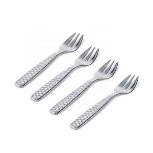 Tenedores chapados en plata de metal de diseño simple Juego de tenedor de vajilla de boda de mesa con mango de forma cuadrada Fruit Piker - Product Image 5