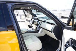 R0VAR P-400 S.E 2024, Bajo Kilometraje, Motor en Buen Estado, Neumáticos R18, Transmisión Automática, Techo Panorámico, Faros LED, Listo para Enviar - Product Image 3