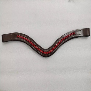 Banda de ceja de caballo de cuero de canal vacío negro curvo hecho a medida con incrustaciones de cristales de vidrio redondos rojos - Product Image 2
