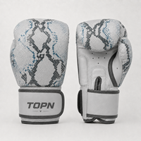 Gants de boxe en cuir PU 10oz avec logo personnalisé, motif peau de serpent, OEM ODM, entraînement professionnel, sparring, Muay Thai, Kickboxing, MMA, hommes, femmes